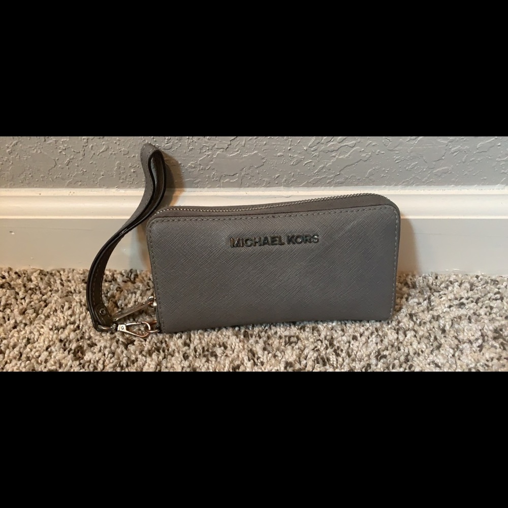 Michael Kors Zip Up Wallet
